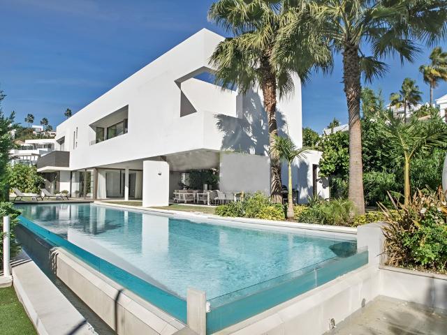 Ubicado en la pintoresca localidad de La Alqueria, Benahavis. 857m² Benahavís