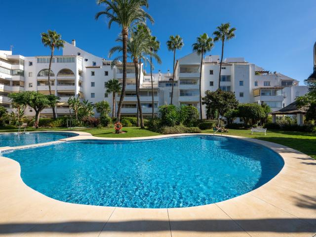 Ubicado en la prestigiosa zona de Atalaya Estepona, a poco. 157m² Estepona