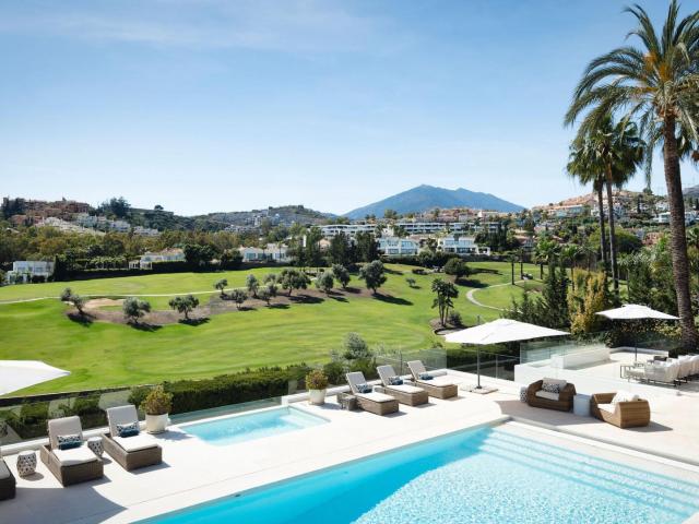 Ubicado en la prestigiosa zona de Los Naranjos, Nueva Andalu. 650m² Marbella