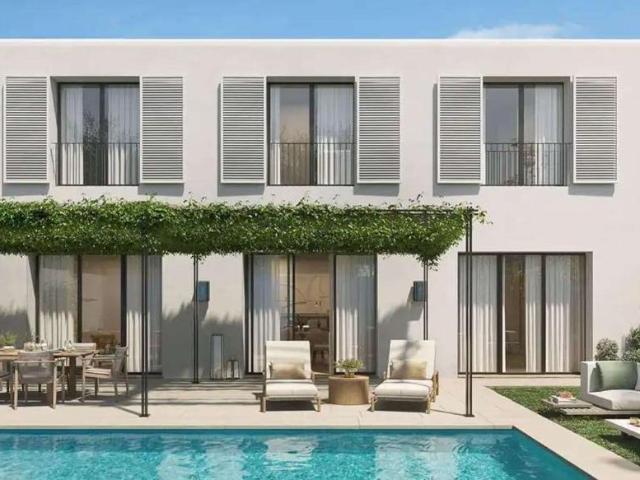 Ubicado en la prestigiosa zona de Sotogrande, este conjunto. 242m² Sotogrande