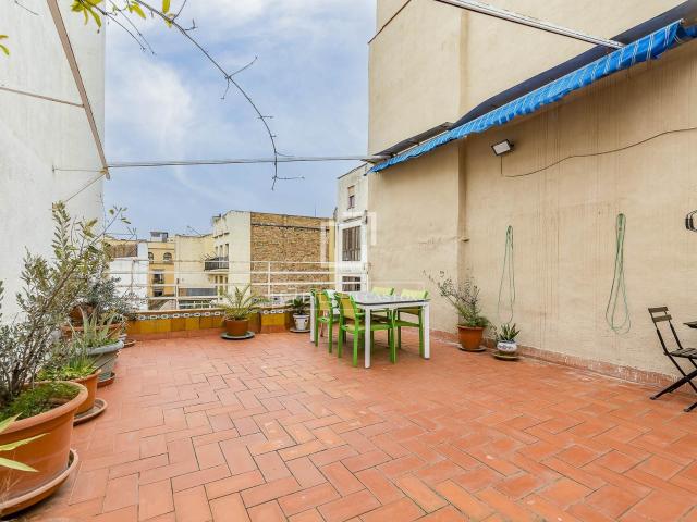 Ubicado en la tercera planta de un edificio histórico con as. 174m² Barcelona
