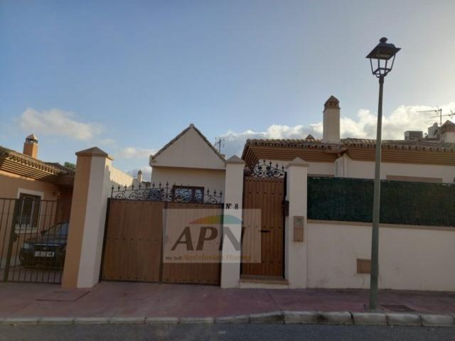 Ubicado en la tranquila zona de Cerralba, Pizarra, este enca. 110m² Pizarra