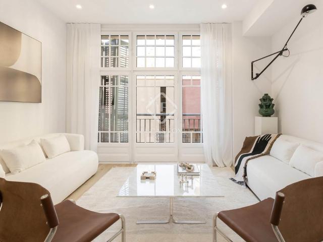 Ubicado en la Vía Laietana, dentro de la distinguida Casa Ll. 156m² Barcelona