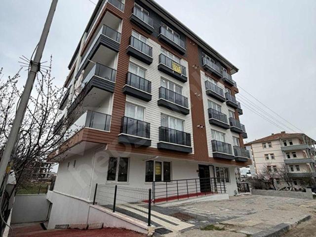 ÇUBUK YILDIRIM BEYAZIT MH. ÜNİ YAKINI SATILIK ARAKAT 1+1 DAİRE
