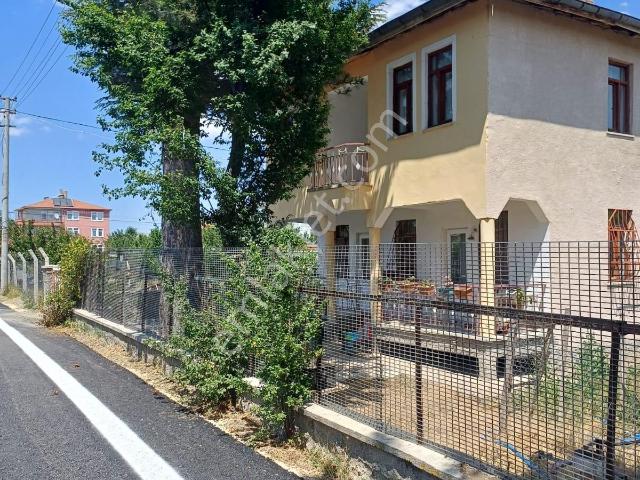 Çubuk'ta 441 M² Arsalı İçerisinde 2 Kat Satılık Müstakil