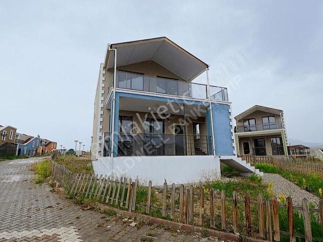 Çubukta Göl Manzaralı Site İçerisinde Müstakil Bahçeli 3+1 Villa