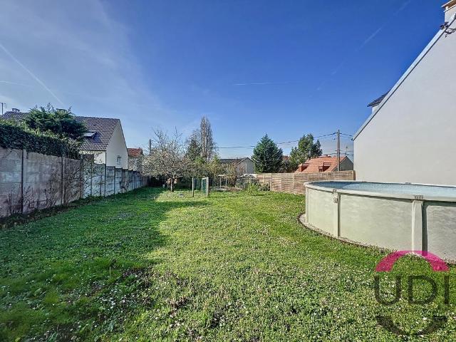 UDI Ballancourt Sur la commune de Ballancourt sur Essonne Terrain à bâtir de 450 m2