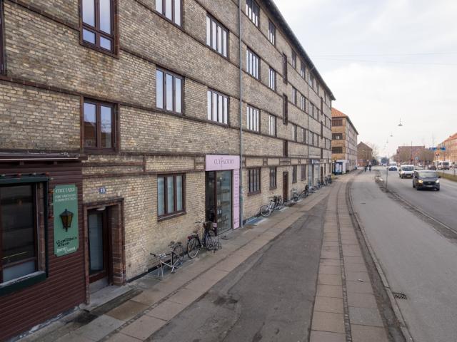 UDLEJES: Lyst og indbydende butikslokale med gårdadgang – centralt i Vanløse