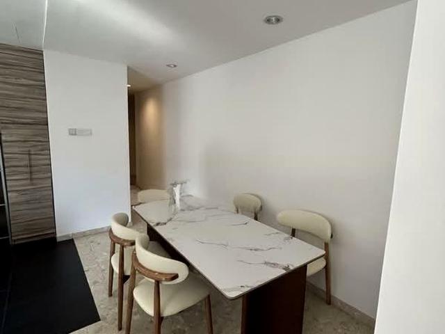 Ue Square D9, Apartment