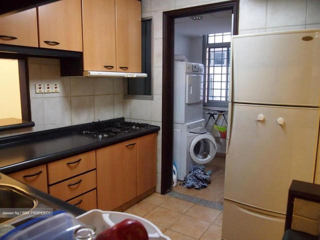Ue Square D9, Apartment
