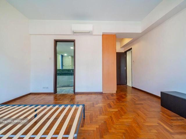 Ue Square D9, Apartment