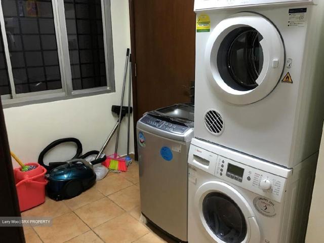 Ue Square D9, Apartment