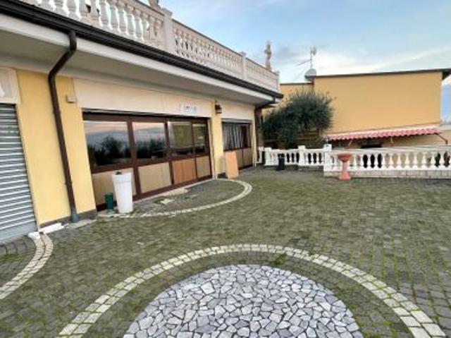 Ufficio Magazzino C2 a Finocchio Via di Forma Rotta