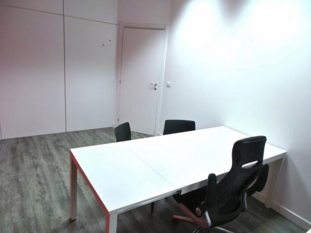Ufficio arredato in co working