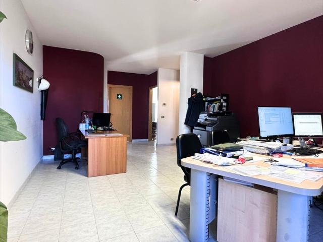 Ufficio con box, Altamura via bari