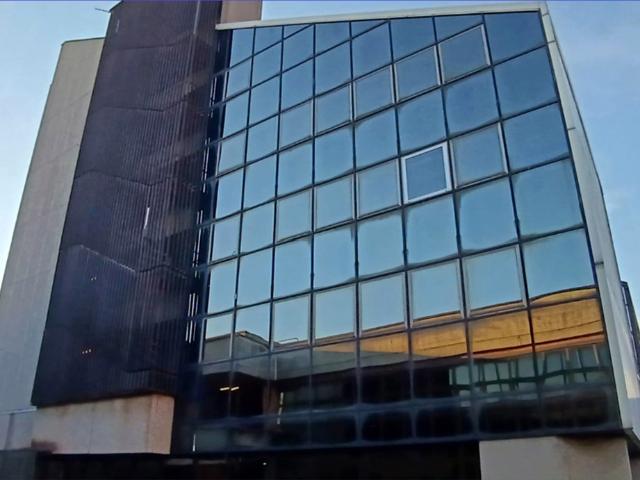 Ufficio con box doppio a Milano