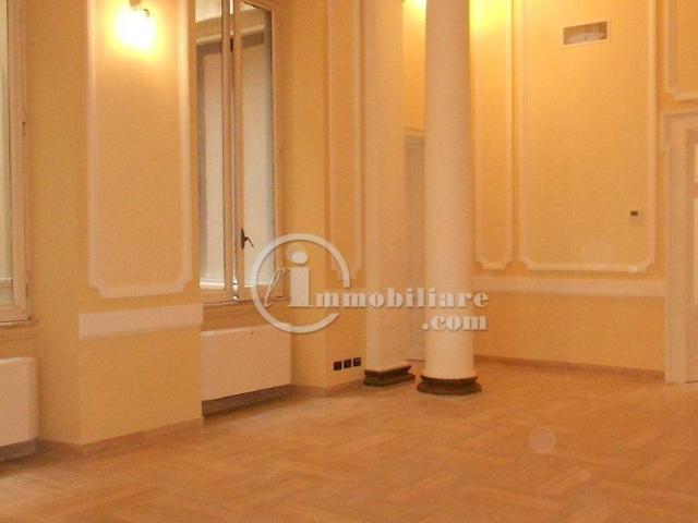 Ufficio di prestigio di 600 mq in affitto Via 4 Novembre, Roma, Lazio