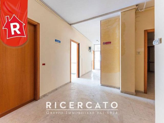 Ufficio di prestigio di 280 mq in affitto Via Lupiae, 37, Lecce, Puglia