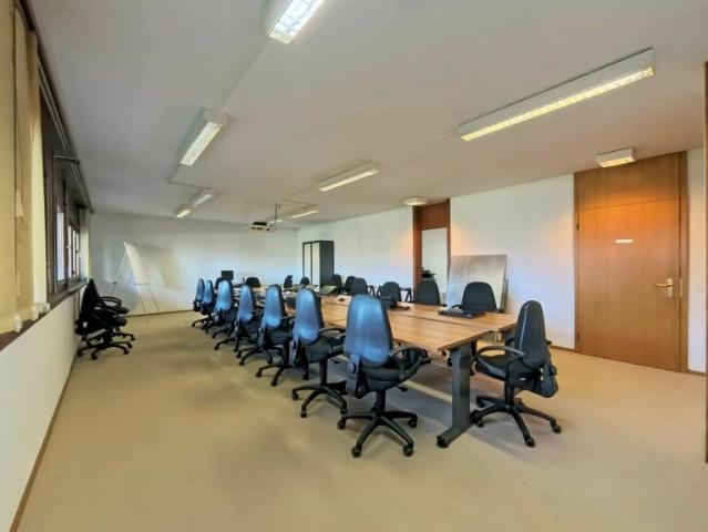 Ufficio di rappresentanza fronte Lago Frazionabile su misura