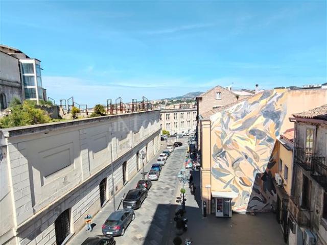 Ufficio di 180 mq a Centro Storico, San Leonardo, Stadio, Pontepiccolo Catanzaro