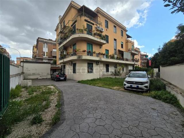 Ufficio di 110 mq a Appio Latino, Colli Albani Roma