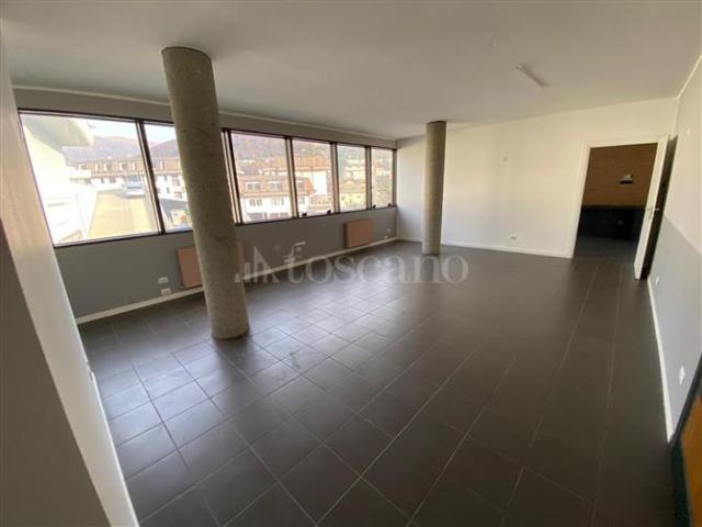 Ufficio di 115 mq a Centro Lavena Ponte Tresa