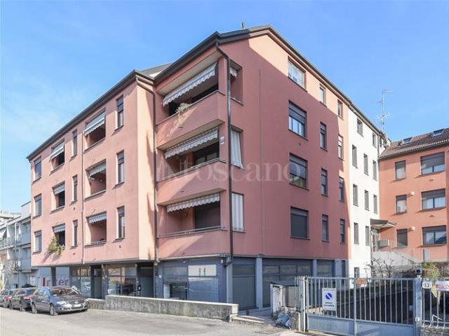 Ufficio di 220 mq a Lora, Como Sole Como