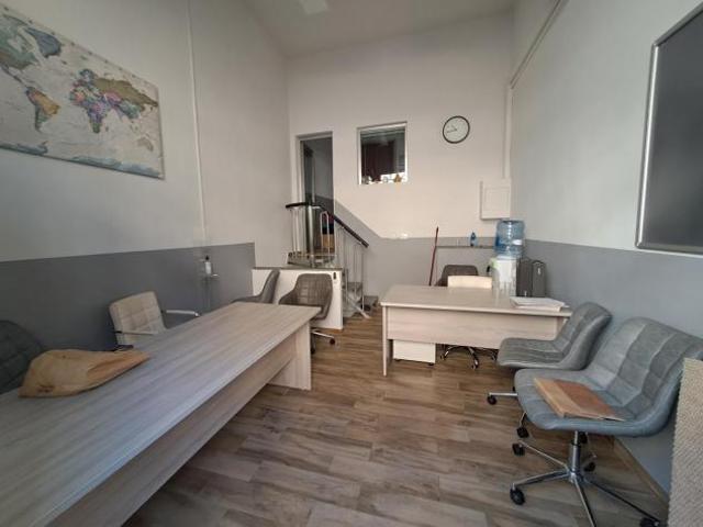 UFFICIO di 2 vani e di 50 mq FIRENZE rif. AAJ391