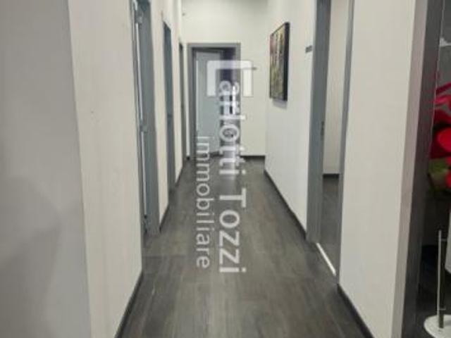 UFFICIO di 6 vani e di 150 mq GROSSETO rif. 03711