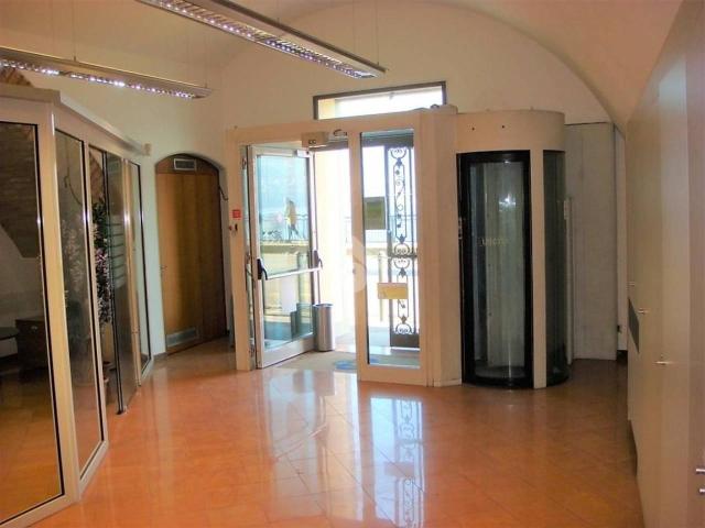 Ufficio in affitto a Tavernola Bergamasca