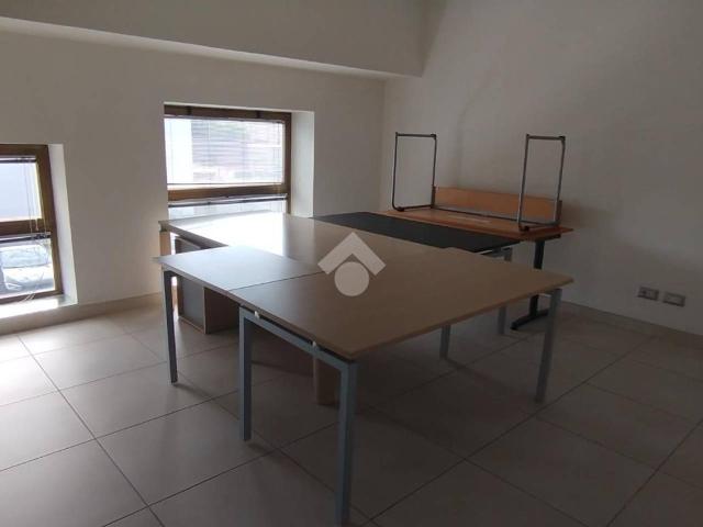 Ufficio in affitto a Turate