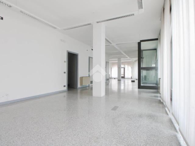 Ufficio in affitto a Villa D'Alme'