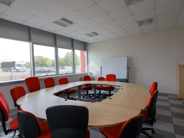 Ufficio in affitto a Villafranca Di Verona
