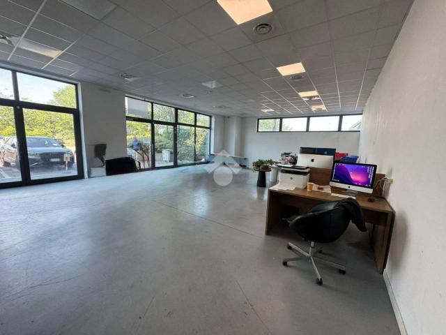 Ufficio in affitto a Villafranca Di Verona