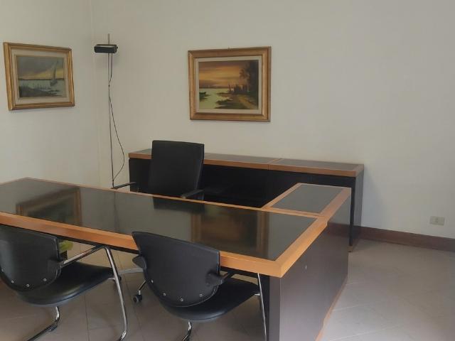 Ufficio in affitto a Adria