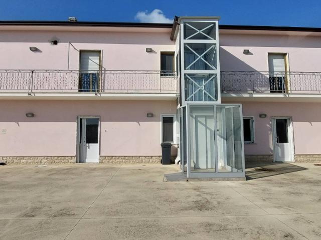 Ufficio in affitto a Ariano Irpino, contrada camporeale