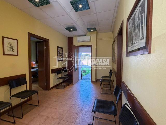 Ufficio in affitto a Bareggio
