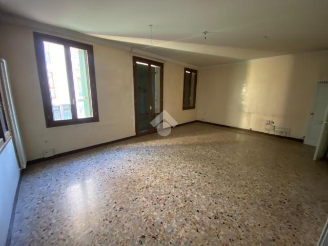 Ufficio in affitto a Bassano Del Grappa
