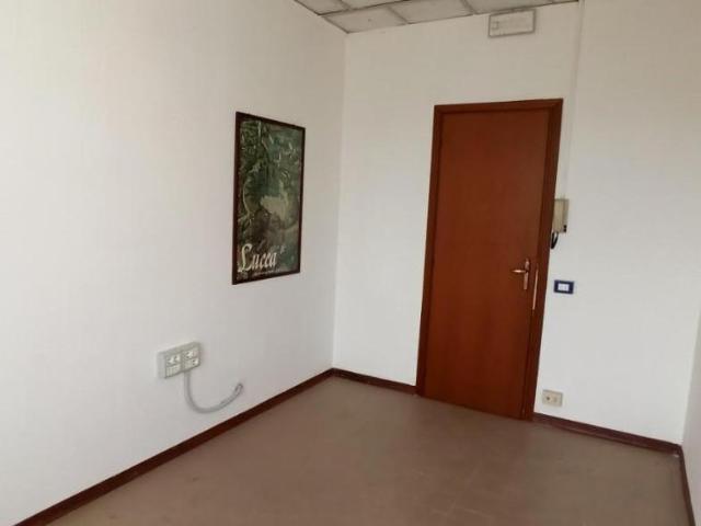 Ufficio in affitto a Capannori