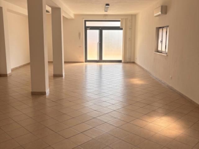 Ufficio in affitto a Carrara