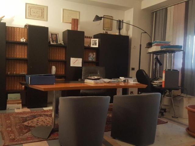 Ufficio in affitto a Carrara