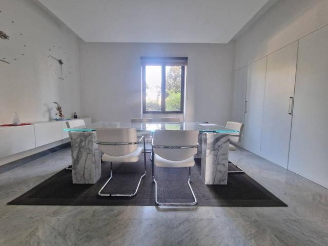 Ufficio in affitto a Carrara
