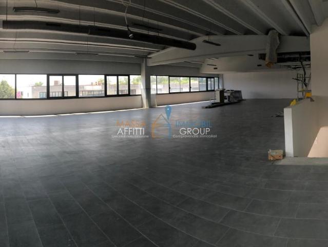 Ufficio in affitto a Carrara