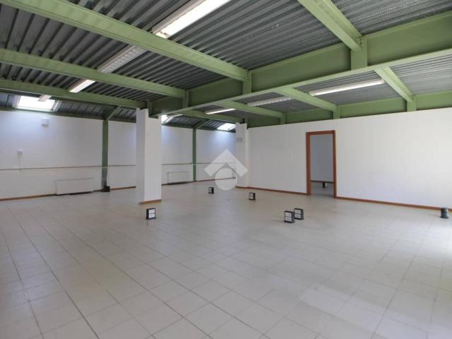 Ufficio in affitto a Cascina