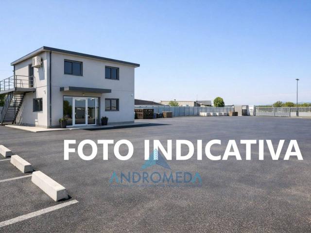 Ufficio in affitto a Casoria