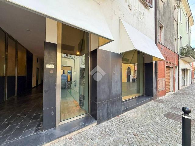 Ufficio in affitto a Desenzano Del Garda