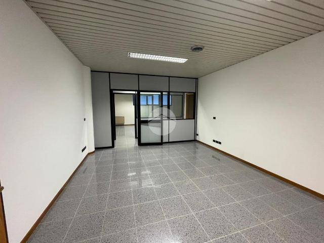 Ufficio in affitto a Desenzano Del Garda