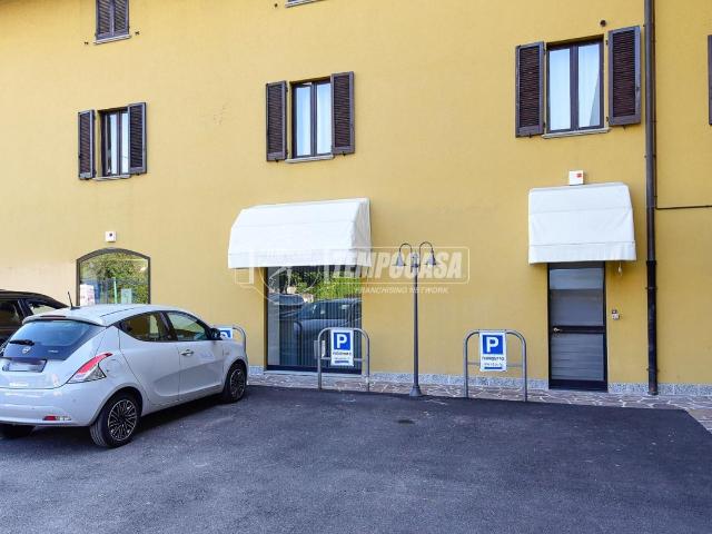 Ufficio in affitto a Erba