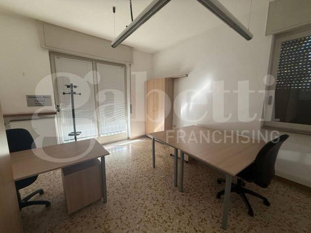 Ufficio in affitto a Erba