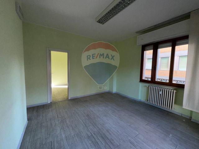 Ufficio in affitto a Falconara Marittima